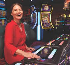 m9shan Sportsbook မိုဘိုင်းဖုန်းပေါ် live bet ချနေသောပုံ အားကစားလောင်းကစား